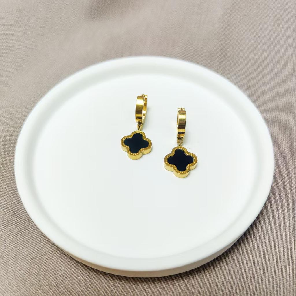 18K Clover Ear Clip Titanium Steel Short, Versatile, Simple, Light Luxury, Gold Edge Earstuds
