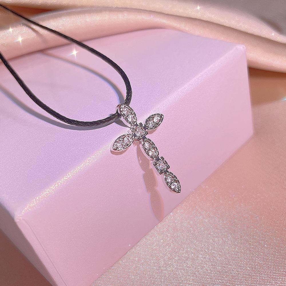 Fashion Full Zircon Cross Cross Pendant Necklace Female Party Birthday Jewelry Gift Christian Cross Zircon Pendant Necklace Fine Women's Jewelry