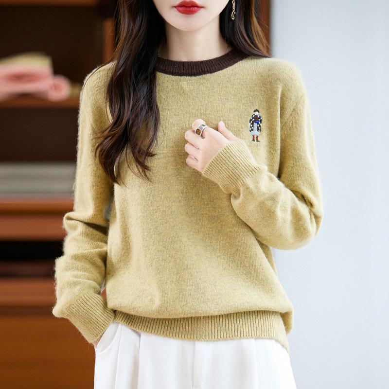 2025 Autumn/Winter Women's Plus Size Loose Embroidered Knit Sweater - Fashionable Temperament Top