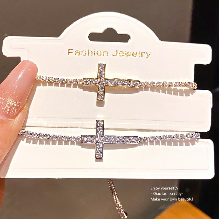 Bracciale con Ciondolo Croce Cristiana in Zircone con Design Geometrico per Accessorio Moda Donna