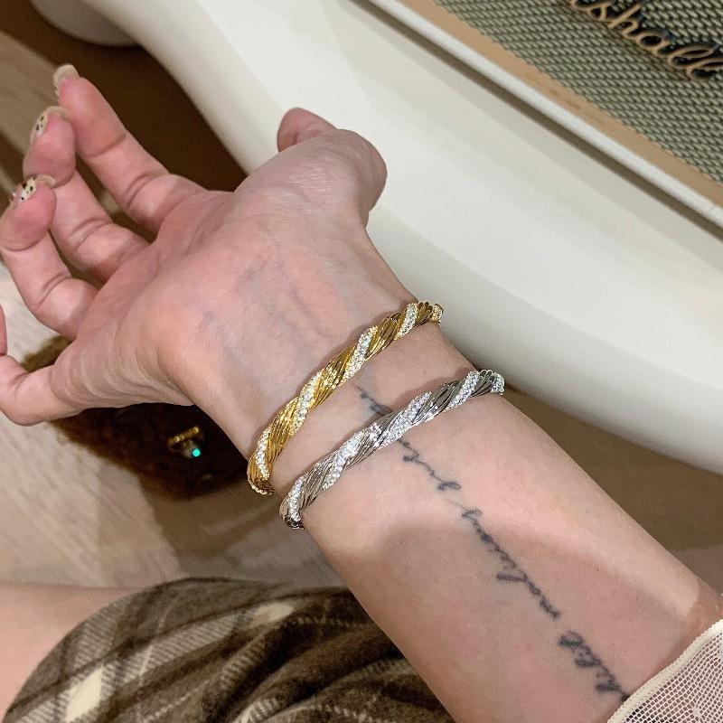 Creative Design Silver 925 Woven Spiral Bracelet Luxury Diamond Inlay Bangles for Women Exquisite Fashion Style Jewelry