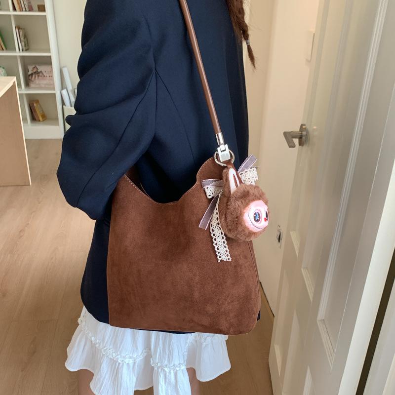 Autumn Retro High-end Underarm Bag, Bucket Bag, Large-capacity Single-shoulder Commuter Bag