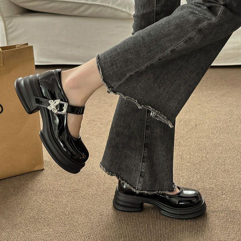 Französische weiße Retro Mary Jane Schuhe Damen Frühling und Herbst 2025 neu Metall Ein-Wort-Schnalle mit dickem Absatz Plateau kleine Lederschuhe