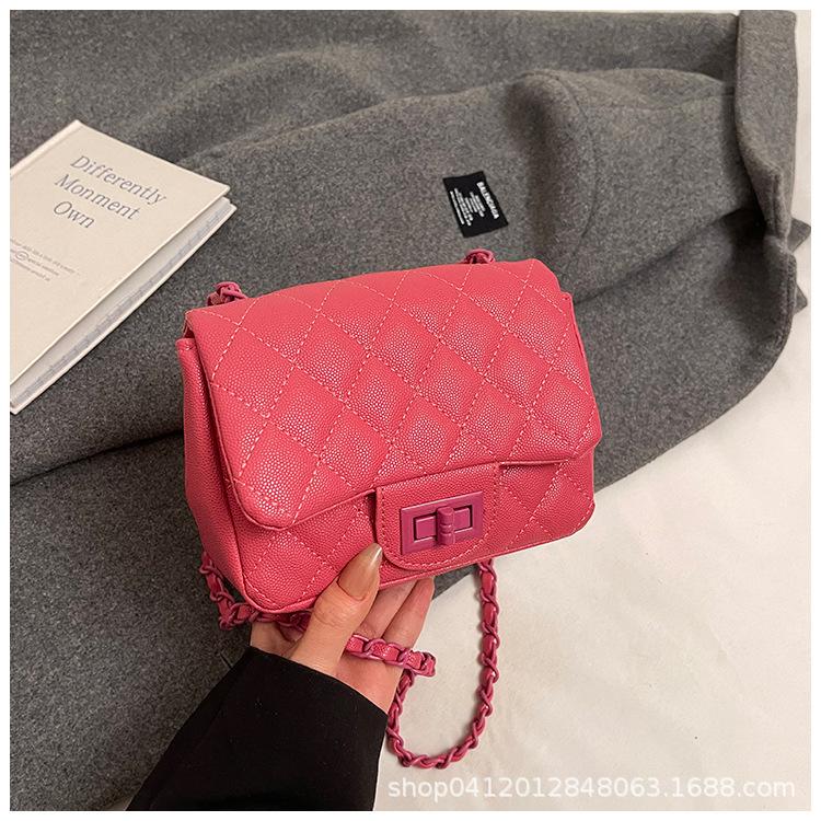

Маленькая сумка на цепочке с ромбовидным узором женская 2025 новая модная универсальная сумка через плечо и мессенджер, высококлассная взрывная маленькая квадратная сумка роза розовый