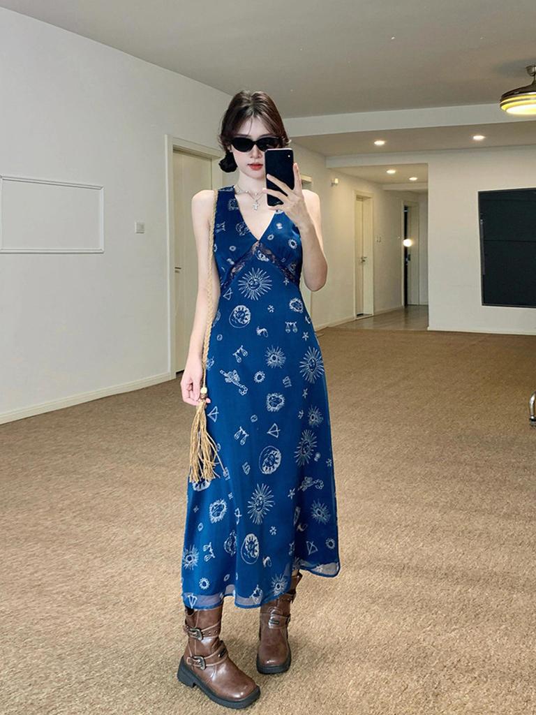 Retro feeling super good-looking V-neck vest dress seaside vacation style waist slim suspender skirt 2026 summer