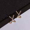 Frische Diamantbesetzte Buchstabe X Stecker-Ohrringe Trendige Einfache Temperamentvolle High-End-Ohrringe Leichte Luxus-Ohrringe