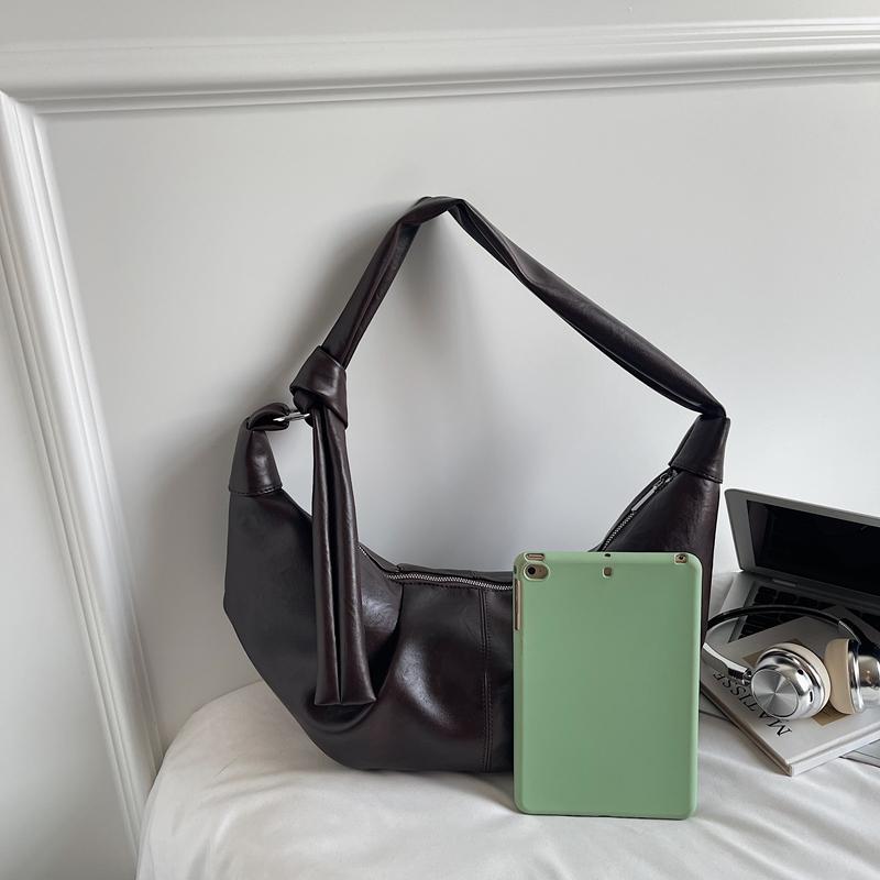 Large Capacity Hobo Bag Women's Vintage Pleated Shoulder Bag Commuter Crossbody Bag