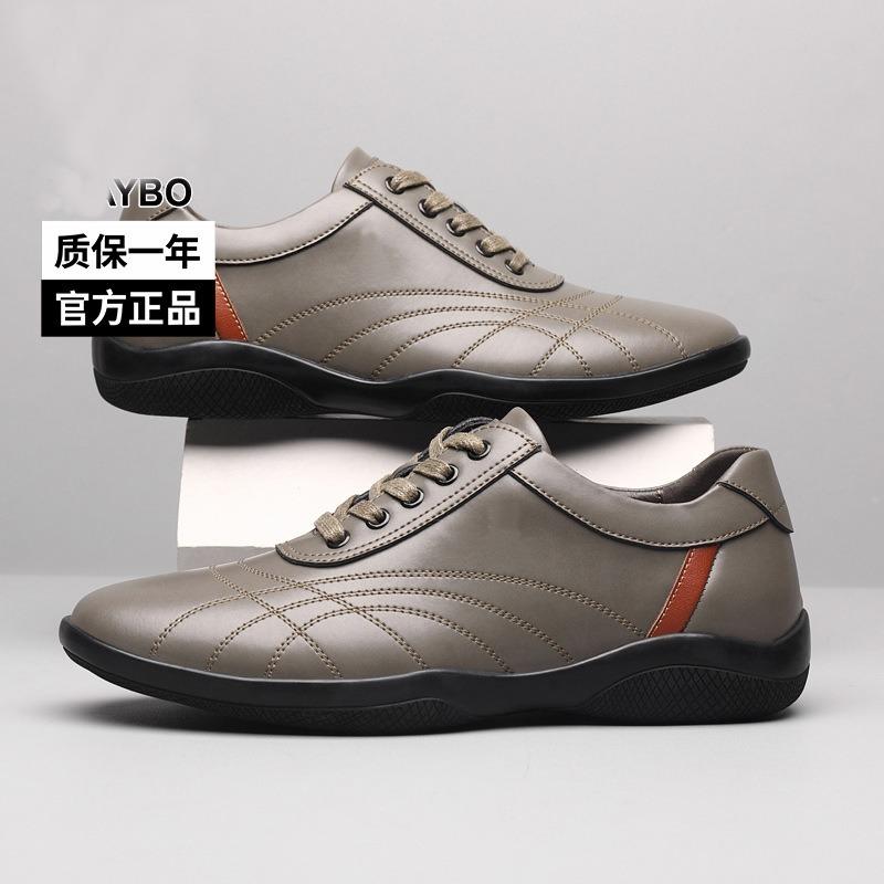 Herrskor nya andningsbara sport casual Doudou-skor mångsidiga brädskor mode vita skor