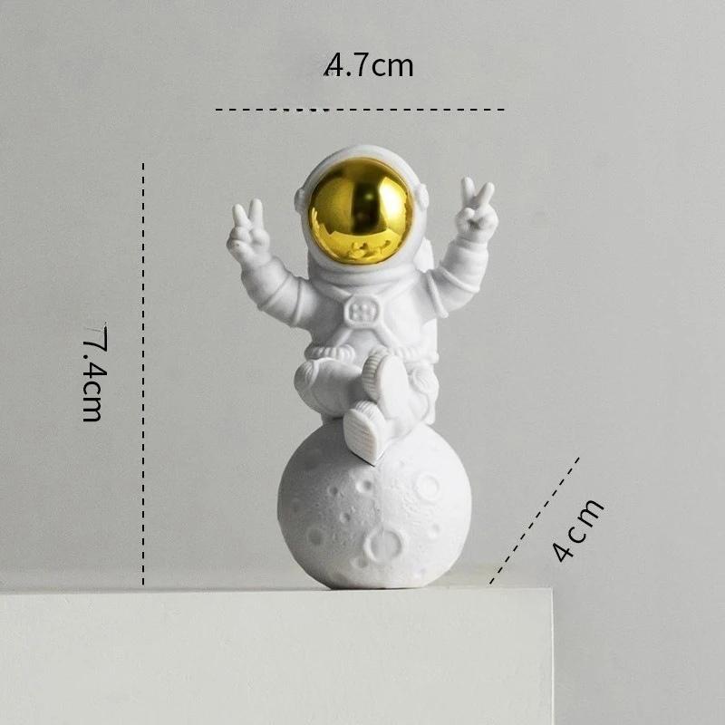 Creative Spaceman Birthday Gift and Graduation Gift Astronaut Desktop Small Ornaments Modern Minimalism Style Multifunctional