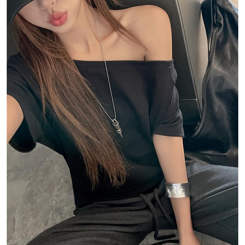 

Summer loose large version high-end short-sleeved women s T-shirt Korean one-word bared slanted shoulder design belly-covering top s (suitable for weight 35-47.5kg ) чёрный