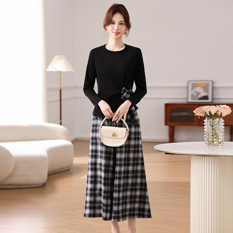 

Elegant Summer Chiffon Suit: Nine-Sleeve Blouse & Wide-Leg Pants for Middle-Aged Women 5XL (145-160 lbs)