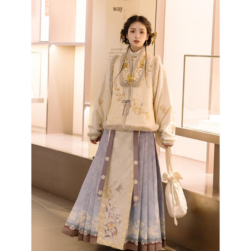 Autumn/Winter Maki-e Kintsugi Hanfu: Embroidered Ming-Style Fairy Horse Face Skirt for Women