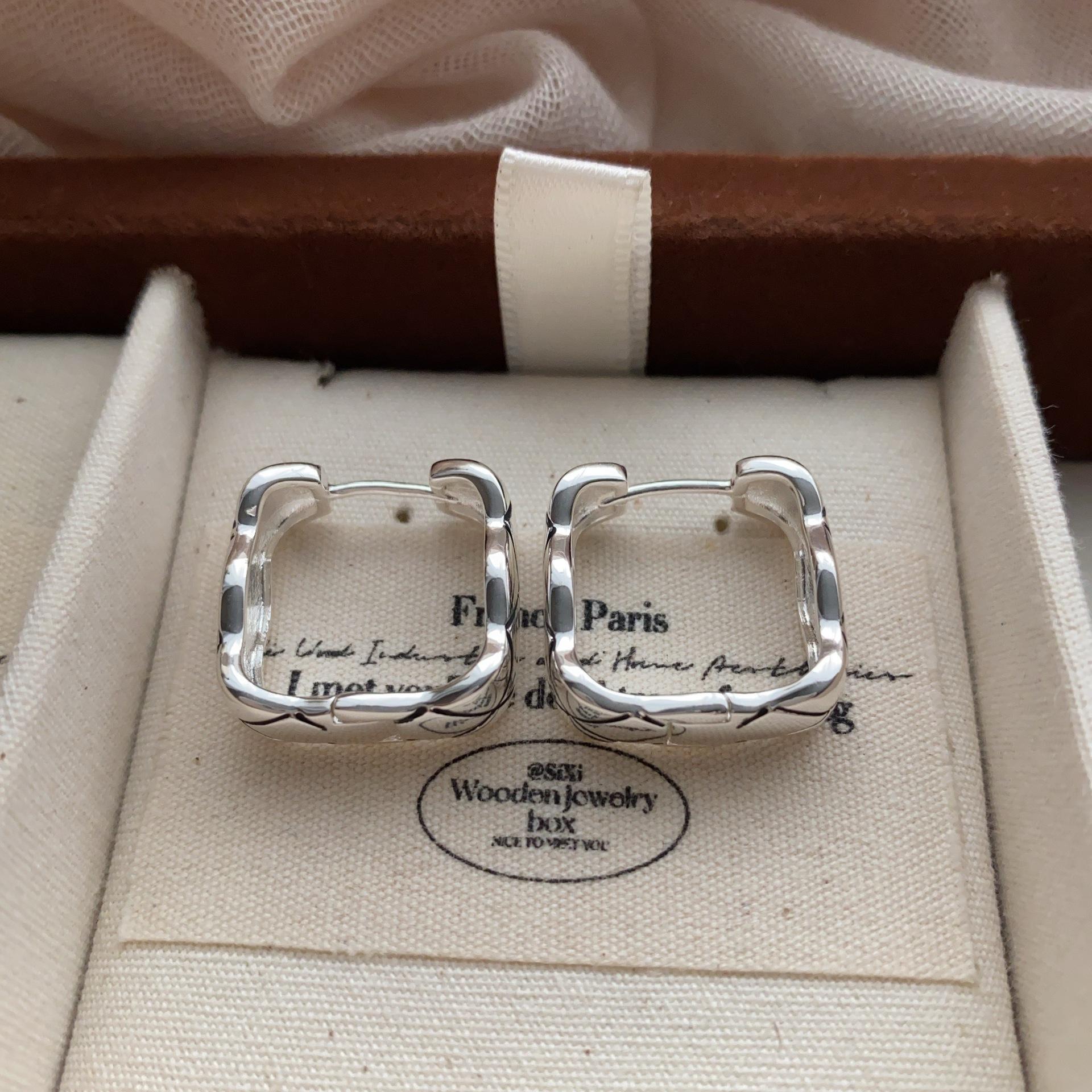 Minimalist round square ear buckle stud earrings fashionable versatile earrings new simple cold wind earrings women