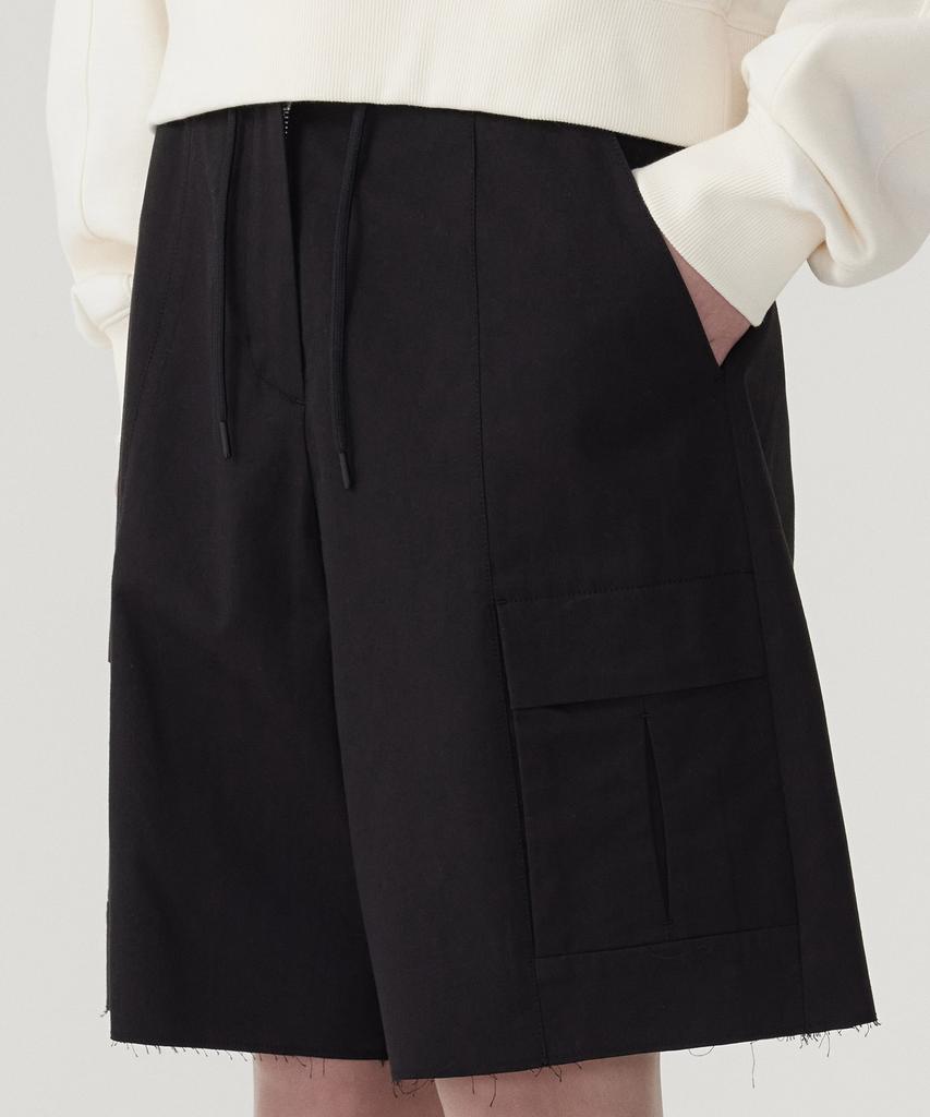 COVERNAT WOMAN Cargo Bermuda Shorts Black