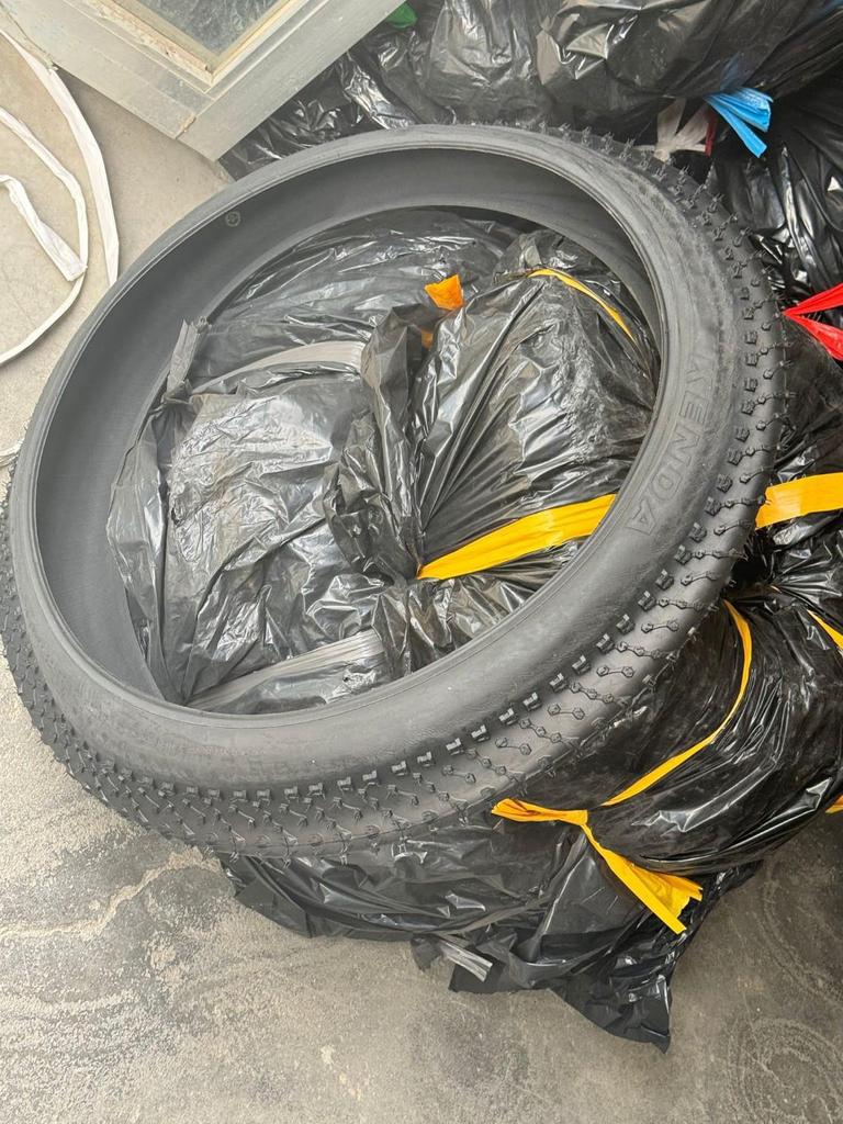 JianDa 26×4.0 Fat Tire for Mountain, Beach, and Snow Bikes.