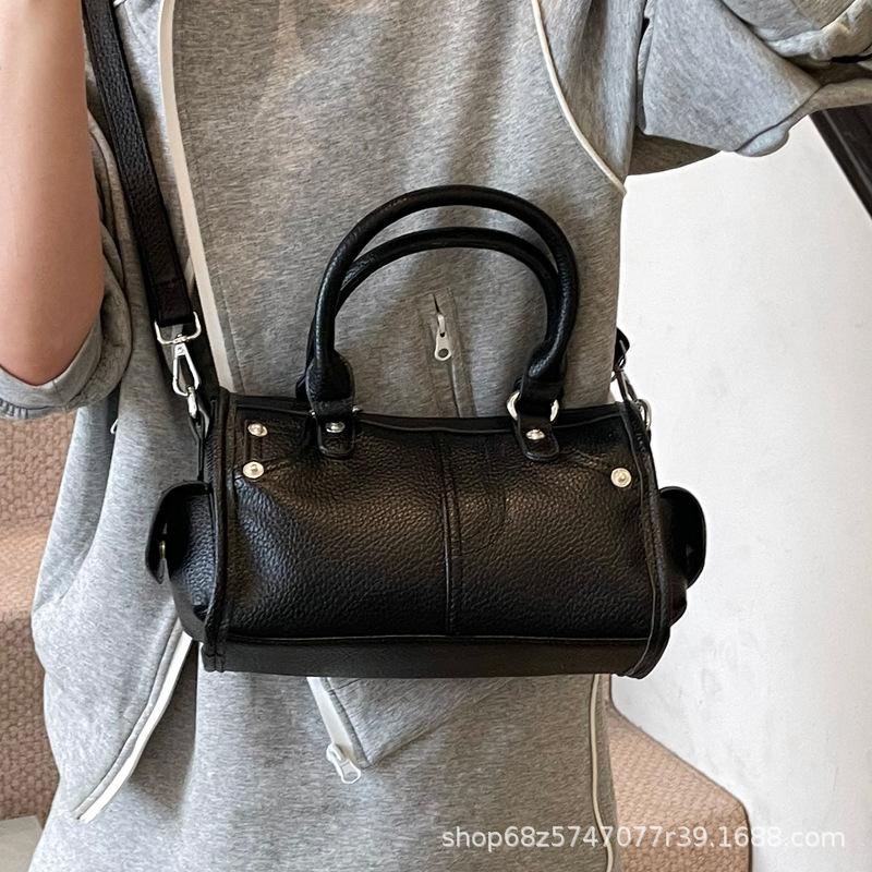 Spring New Product High-end Texture Fashionable Versatile Going Out Pillow Bag Women's 2025 New Shoulder Bag Portable Messenger Bag
