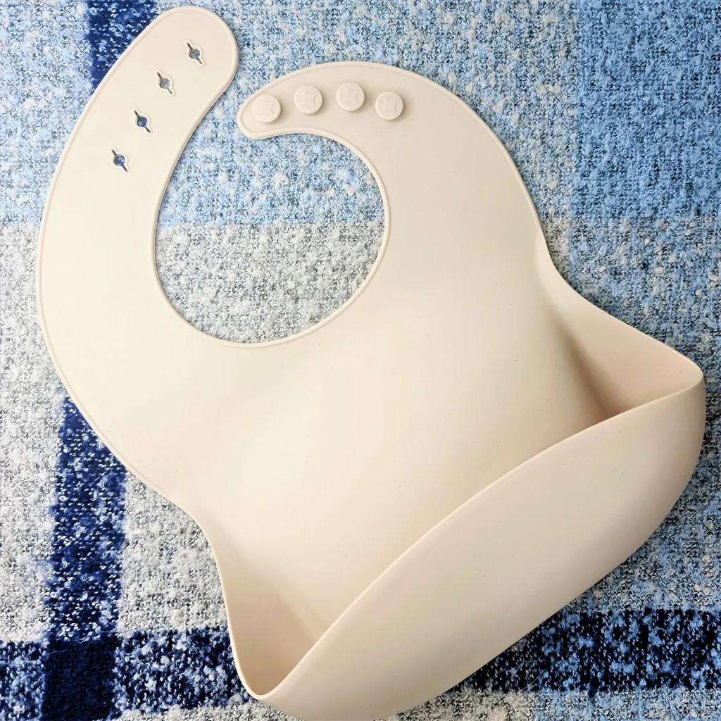 Silicone Bib for Children with Fastener Beige MinikOiOi 1 pc.