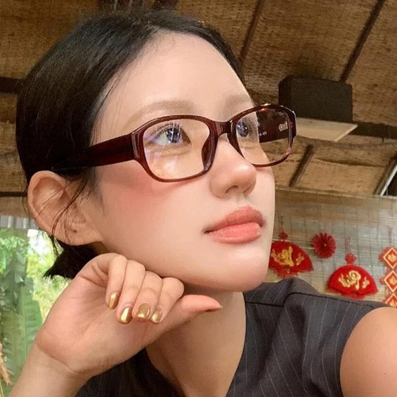 Women Retro Red Square Glasses Frame Glasses Optical Eyewear Decorative Computer Anti-Blue Eyeglasses With Seaside Driving