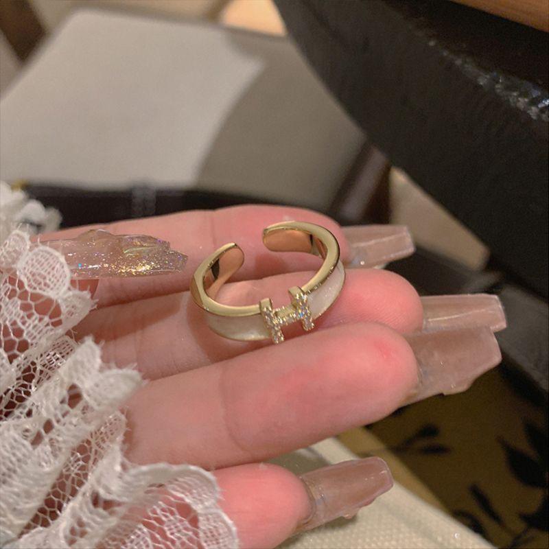 Kvinners justerbare diamantring med H-bokstav – Elegant design for sosietetskvinner