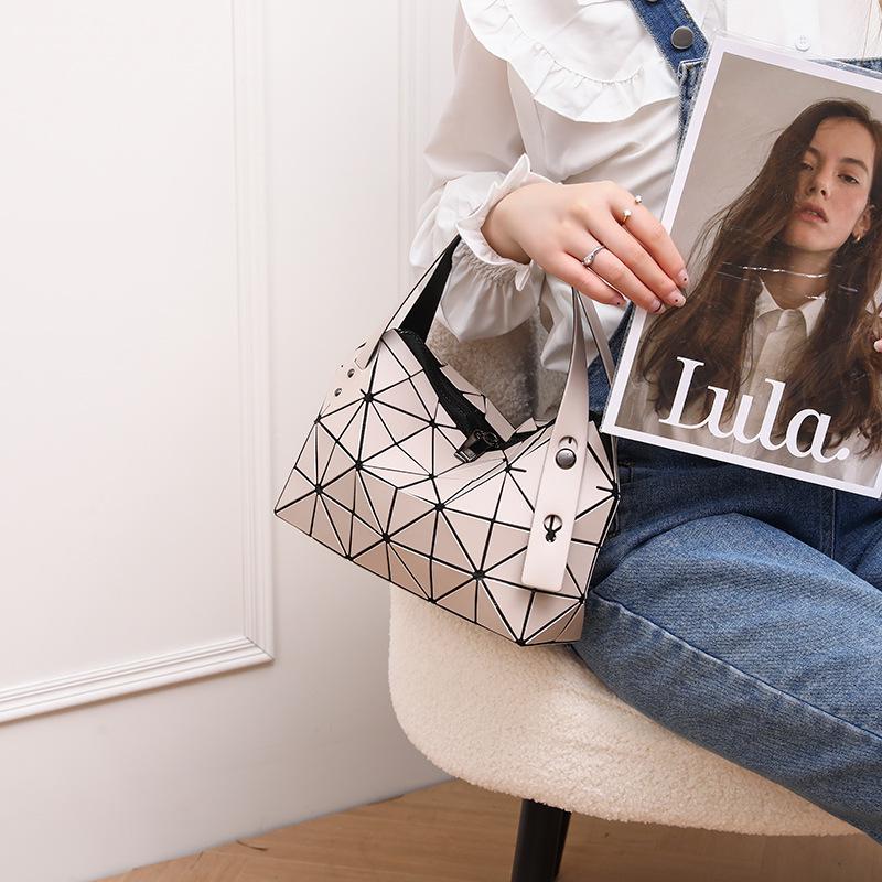 

Boston Pillow Handbag: Matte Shiny One-Shoulder Women s Dumpling Bag - Fashionable and Versatile 2025 Edition