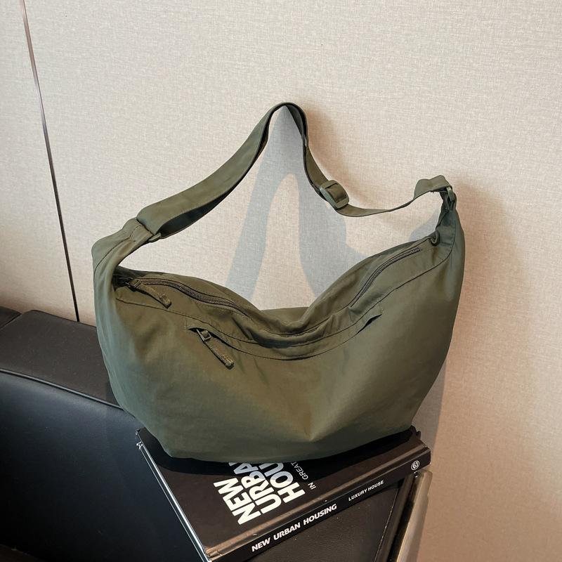 Simple shoulder dumpling bag women's summer lightweight college student messenger bag commuter handbag travel bag