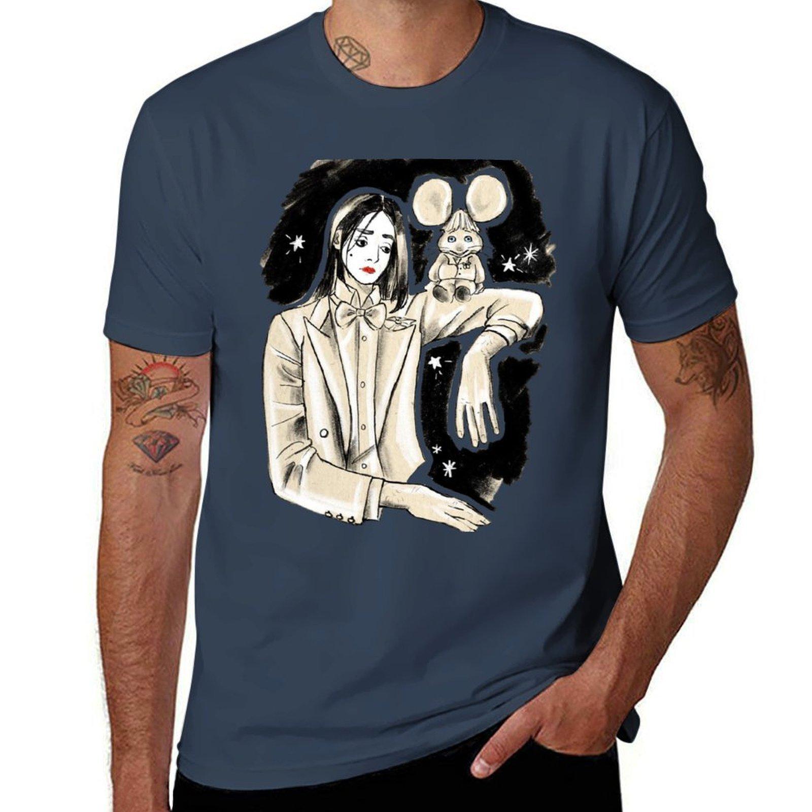 

Singer And Mouse : Lucio Corsi T-Shirt black cotton t-shirt plain for man package t shirt for man 100 percent cotton T-Shirt S