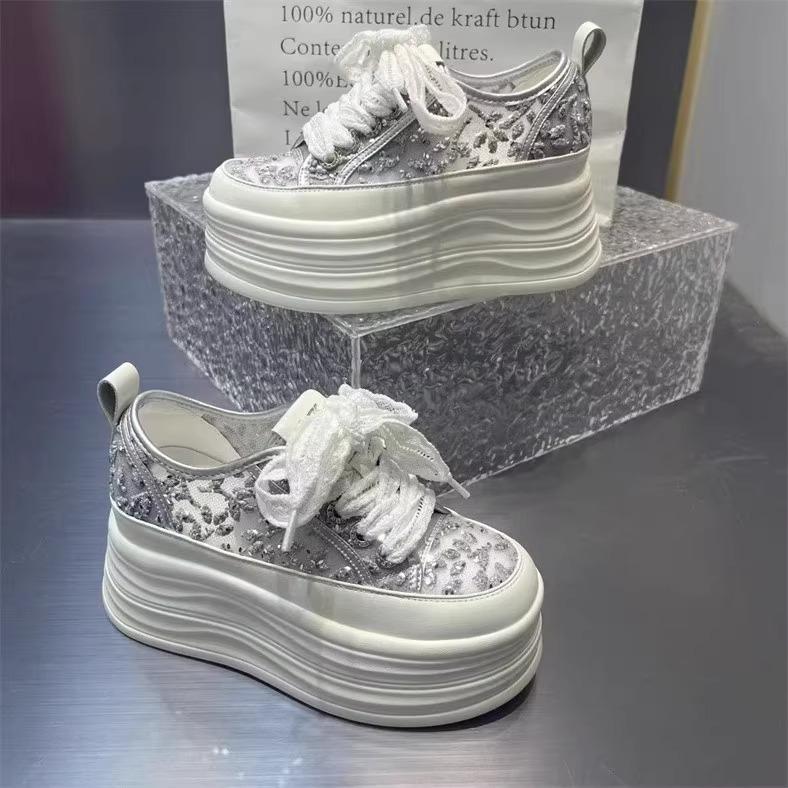 

Маленькие белые кеды на толстой подошве, женские, новые, летние, дышащая сетка, шнуровка, модные маффины 39 серебряный