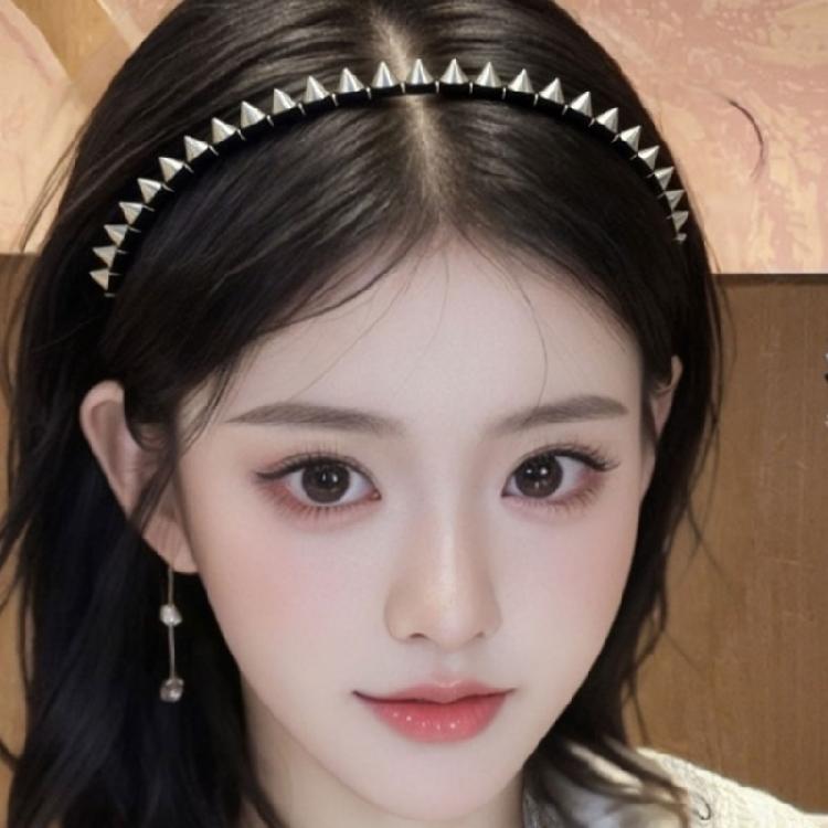 Alternative Mode Silberne Stirnbänder mit ausgefallenen Metallspitzen Rocker-Stil Haaraccessoire für Konzerte Ausgehabende