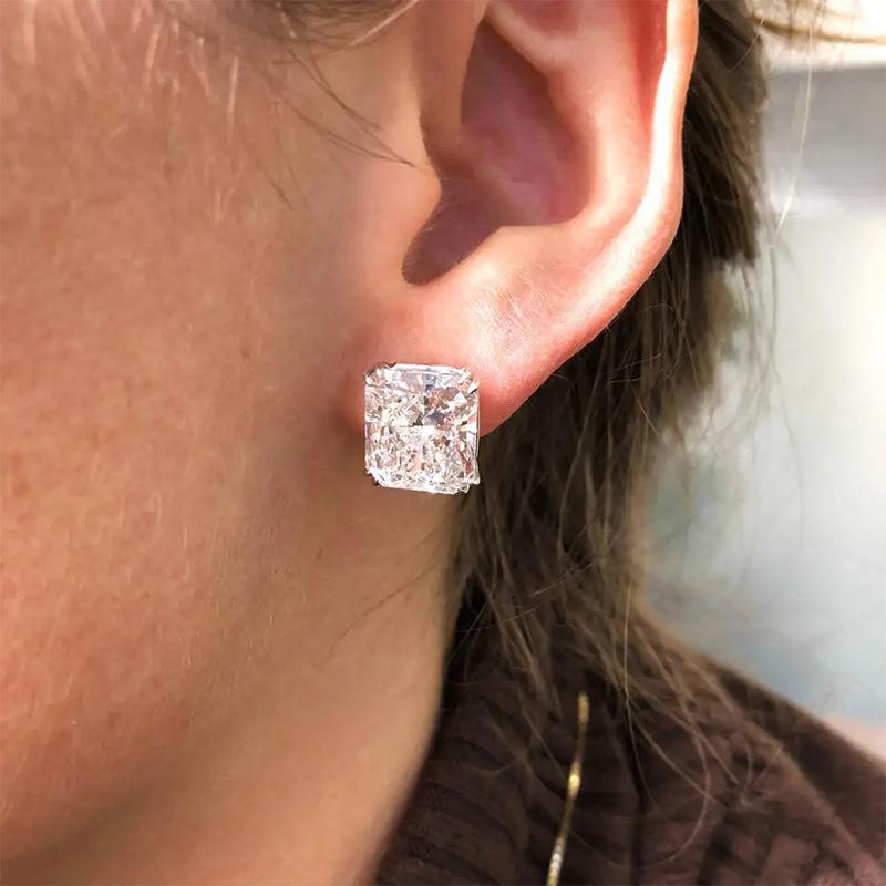 

Simple Temperament Super Shiny Geometry Square Four Claws Crystal Piercing Stud Earrings for Women Men Stainless Steel Jewelry