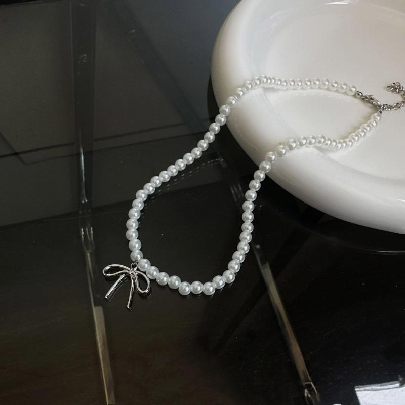 Elegant Pearl Beaded Necklace Charm Eye Catching Pearl Necklace with Bowknot Pendant Trendy Neck Chain for Parties