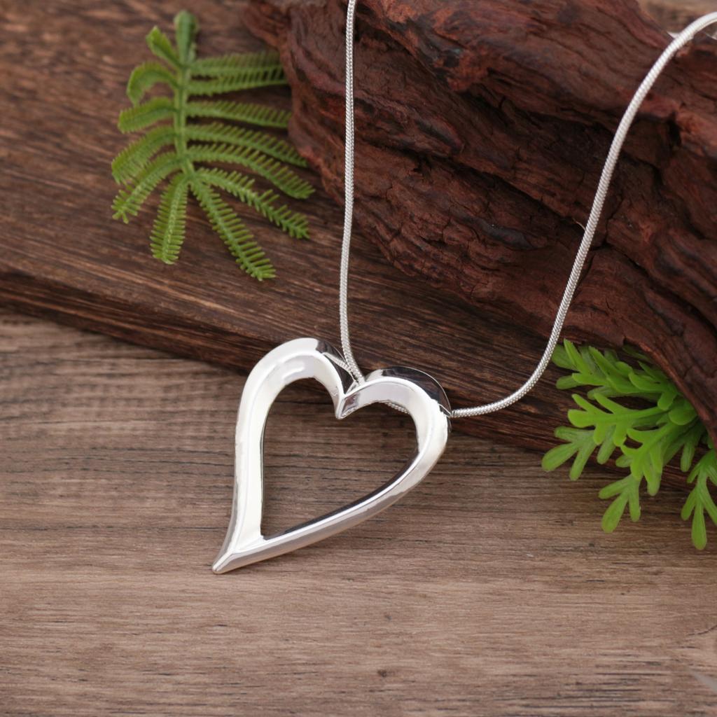 Hollow geometric flower love long necklace, women's exaggerated high-end irregular brushed pendant