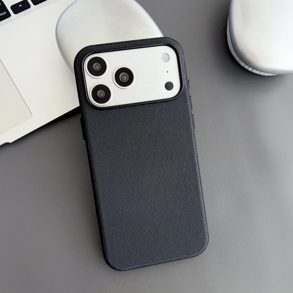 The official technology cloth is suitable for iPhone17ProMax mobile phone case with built-in magnetic attraction Apple 16 Gauss 2900 hard case.