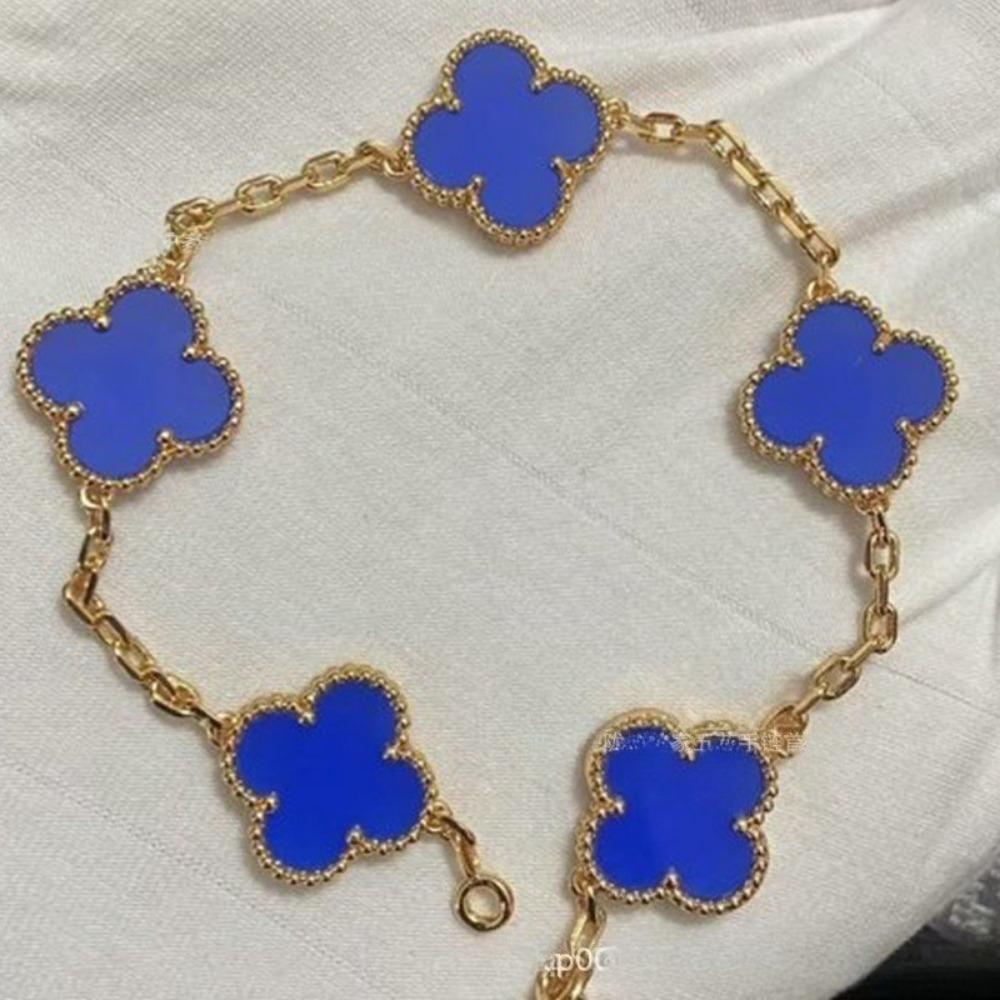 Hochwertiger roter Chalcedon Laser vierblättriges Kleeblatt fünfblütiges Armband 18K Roségold leichter Luxusschmuck Geschenk für Freundin