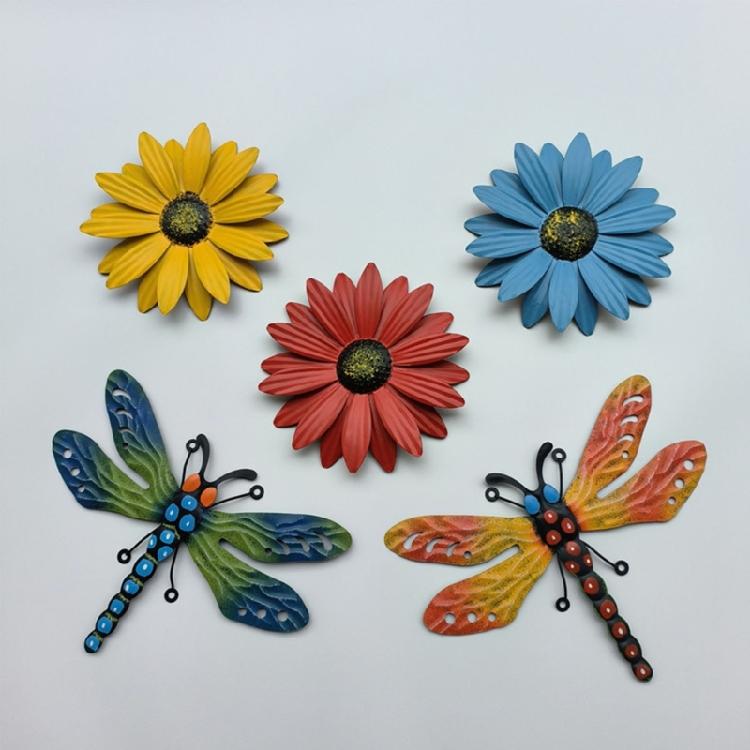 Metal Bee Wall Hanging Sculpture Indoor Outdoor Yard Sculpture Art Garden Statue