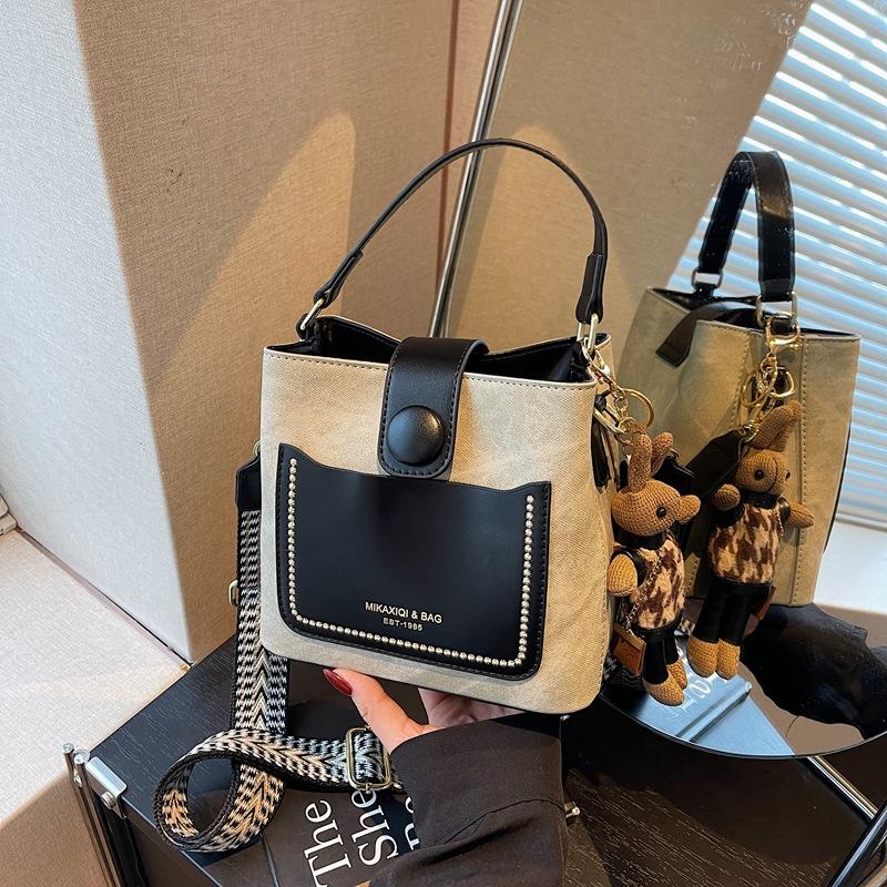 Hand Bag Women's 2025 New Trendy Autumn and Winter Popular Fashion Shoulder Bag High-end Commuter Messenger Bucket Bag