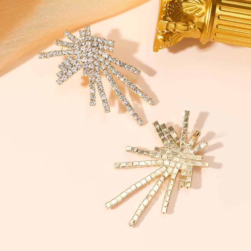 2023 Trendy Light Luxury Palm Leaf Earrings for Women - European and American Style