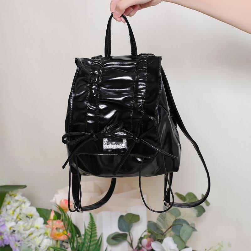 A Niche, Non-identical Soft Leather Schoolbag for High School Girls, A Multi-functional Bag for Shopping, and A Small Backpack