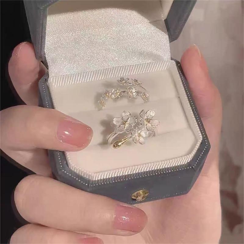 Ring - Flowing Floral Pattern Opening Ring - Adjustable Simple and Three-dimensional Flower Design - Ring for Index Finger