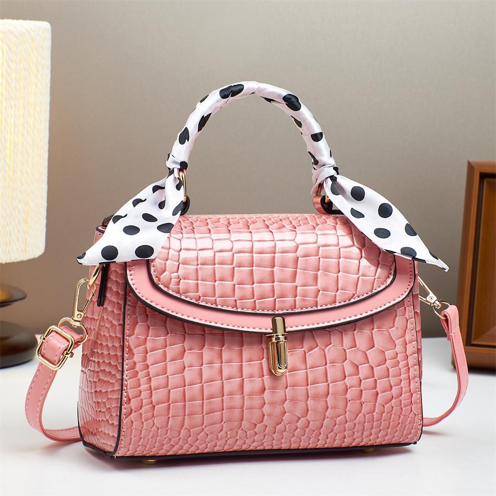 The Latest Trendy Style Japanese and South Korean Crocodile Print Female Hand Complete Shoulder Crossbody Saddle Bag Casual Crossbody Bag Trend
