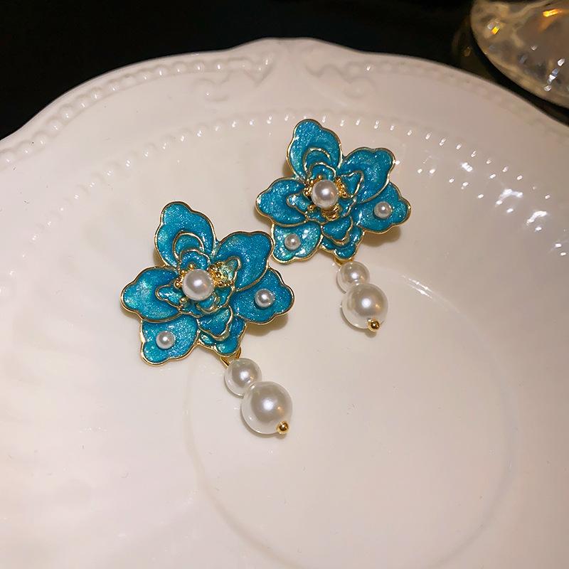 Vintage Palace Style Enamel Flower Stud Earrings for Women Elegant Creative Imitation Pearl Tassel Earring Party Wedding Jewelry