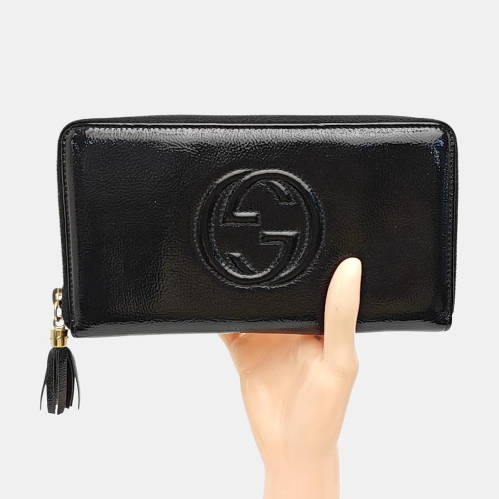 [Pre-Owned] Soho Black Patent Leather Quilted Wallet With Gold Hardware - Very Good #TAZ1HS