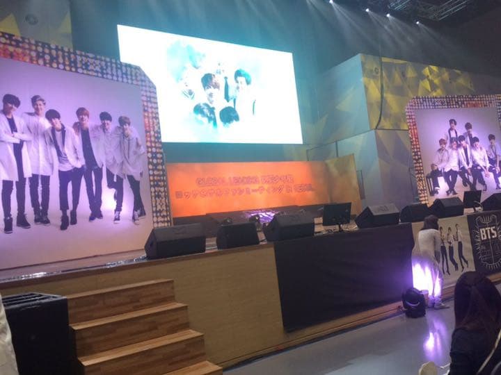 [USED] Price Reduced BTS Seoul Fan Meeting Hand-Given Poster