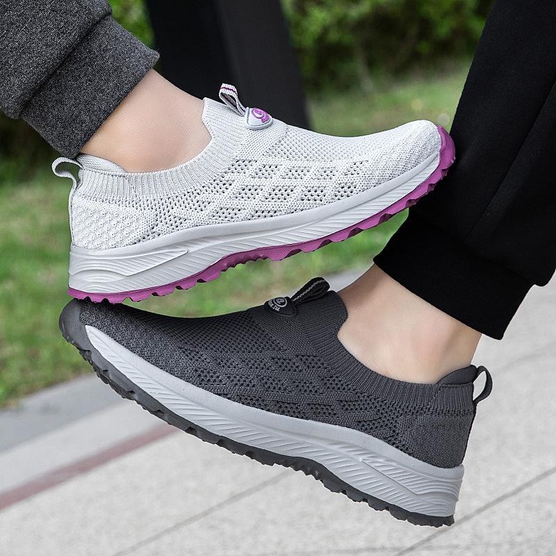 Mama und Papa Bequeme Laufschuhe Fliegendes Strickmesh Atmungsaktiv Schuhe für ältere Menschen Fabrik Mama Schuhe Ein Pedal Herren- und Damenschuhe