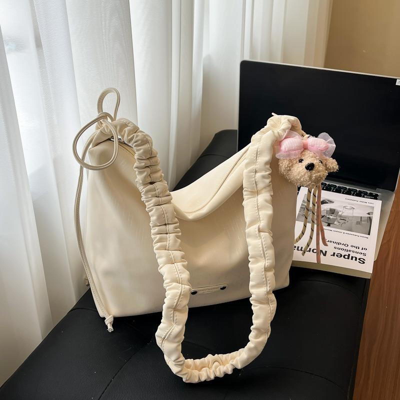 Casual large-capacity bag women's new versatile shoulder underarm bag college student going messenger bag