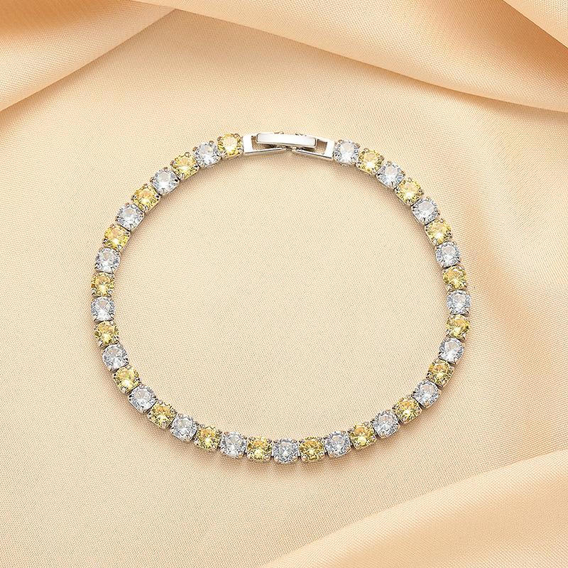 

Модный браслет из желтого и белого циркона