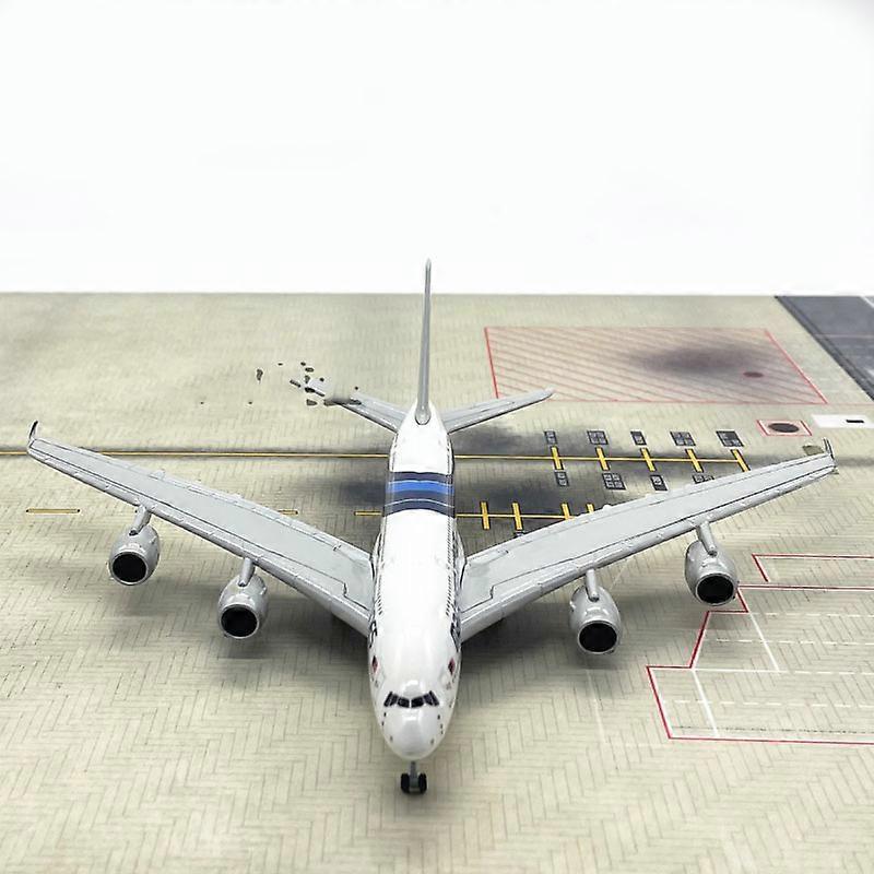 Diecast 1/400 Scale Malaysia Airlines Airbus A380 Alloy Material Simulation Passenger Aircraft Model Souvenir Ornament Toys