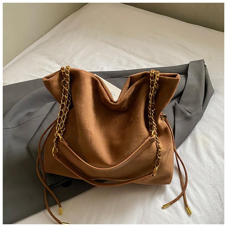 

Новая ретро сумка через плечо, городская простая сумка-тоут на цепочке большой вместимости, модная супер-огненная сумка для通勤, большая сумка для женщин коричневый