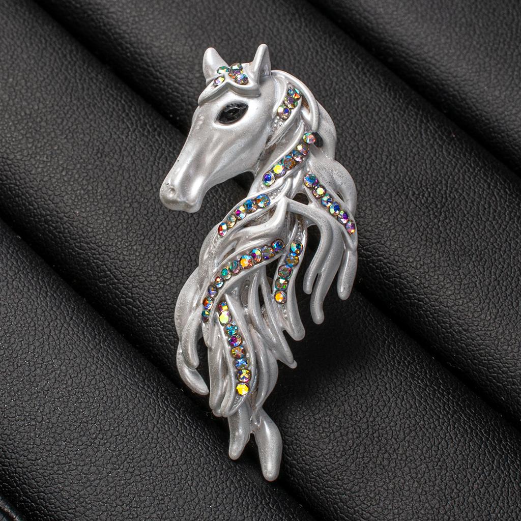 High-end and Exquisite Hollow-set Diamond-studded Horse-head Brooch for Animal-themed Clothing Accessory
