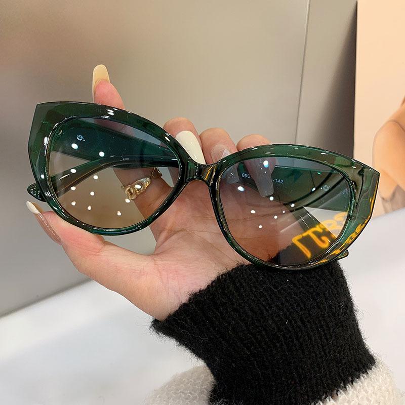 Vintage Cat Eye Sunglasses Women Fashion Love Heart Designer Sun Glasses Sexy Ladies Shades UV400 Luxury Brand