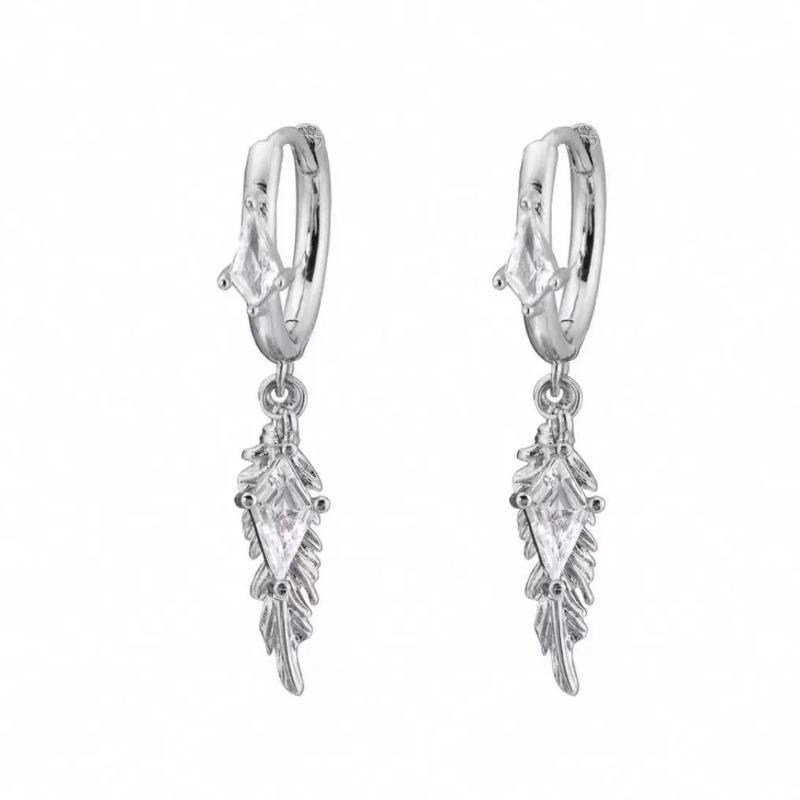 Men and Women of The Same Style, Personalized Feather Small Earrings, Niche High-end Simple Earrings, Super Cool and Cold Ear Buckles